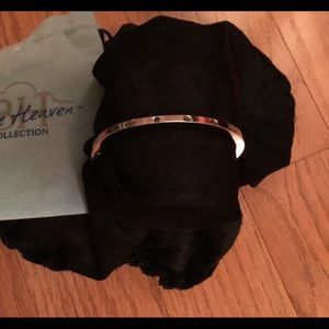 Blue Heaven silver bracelet with blue Diamond stones